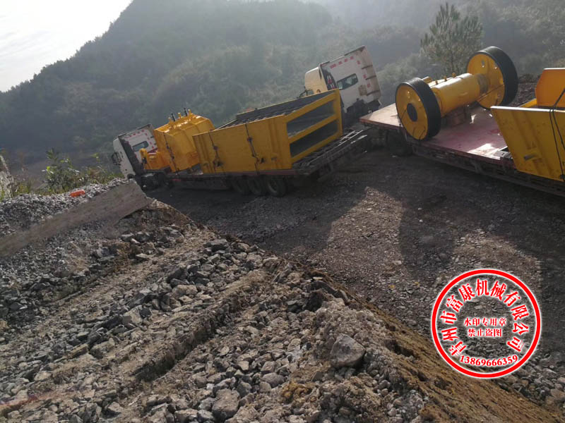 車載移動(dòng)破碎站 車載移動(dòng)破碎站