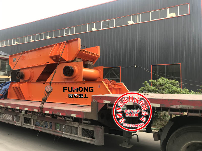 車(chē)載移動(dòng)破碎站廠家發(fā)貨現(xiàn)場(chǎng)