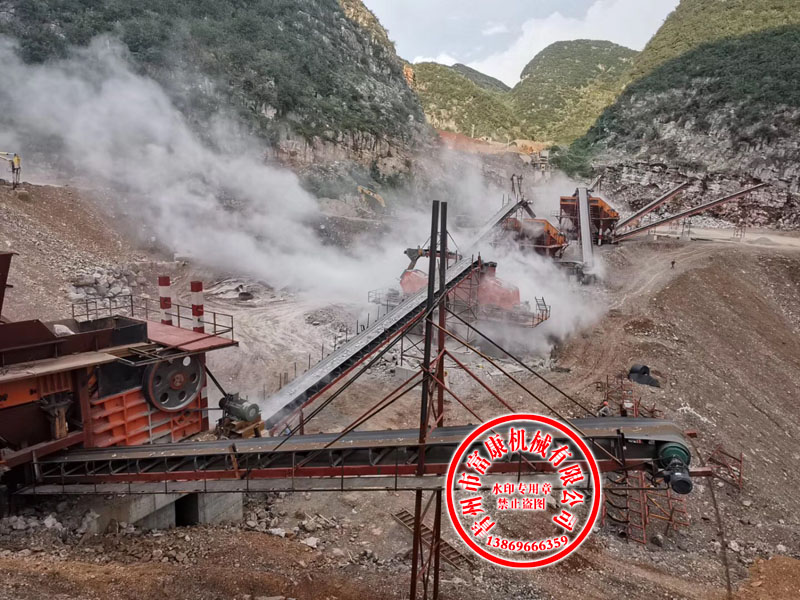 大型聯(lián)合破碎生產(chǎn)線(xiàn)